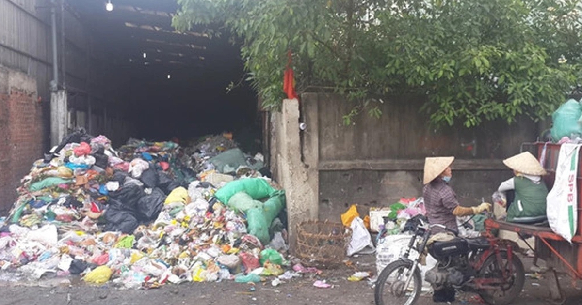 Trạm rác công suất 60 tấn/ngày nhưng "gánh" tới 180 tấn, TP.HCM xử lý ra sao?
