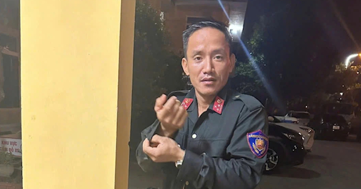 Cảnh sát cơ động Huế lao xuống sông cứu người