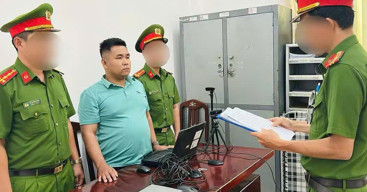 Khởi tố người chạy xe máy ngược chiều còn bóp cổ, đánh tài xế ô tô