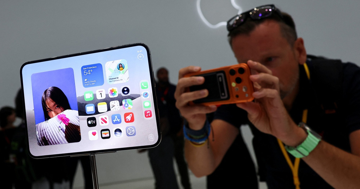 Apple bị chỉ trích vì tình trạng đầu cơ iPhone Duo