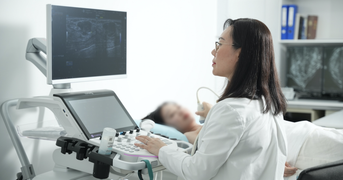 Ngực không đau, không có cục cứng: Liệu bạn thực sự an toàn trước ung thư vú?