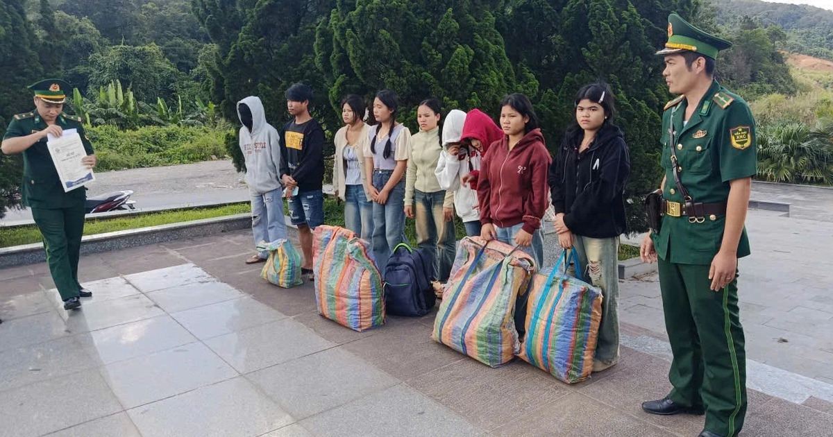 Trục xuất 9 người Lào nhập cảnh trái phép để tìm việc làm ở Việt Nam