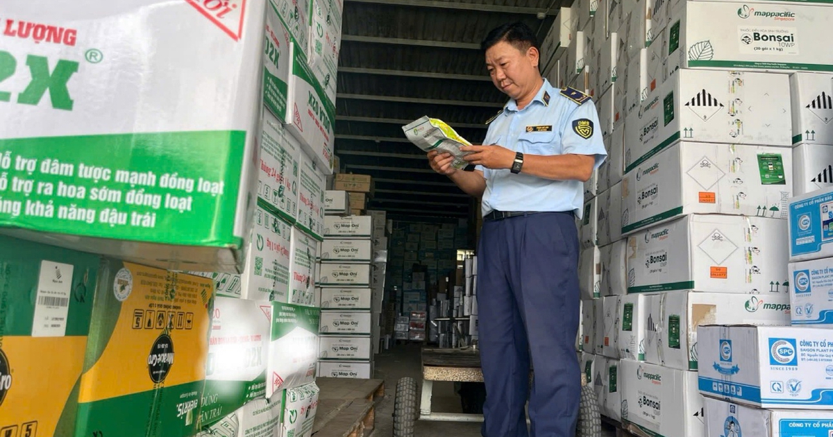 Quản lý thị trường Đồng Tháp phạt tiền doanh nghiệp bán phân bón ghi nhãn sai