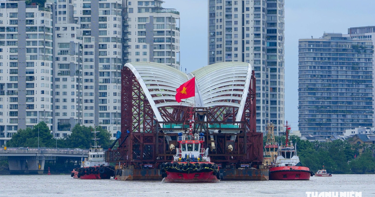 Hợp long "cây cầu nghĩa tình" nối đôi bờ sông Sài Gòn