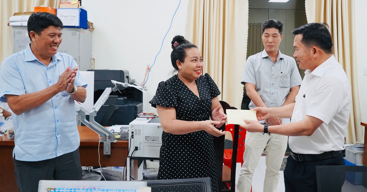 Ông Đinh Văn Nơi thưởng "nóng" 100 triệu cho lực lượng làm nhanh hồ sơ đất đai