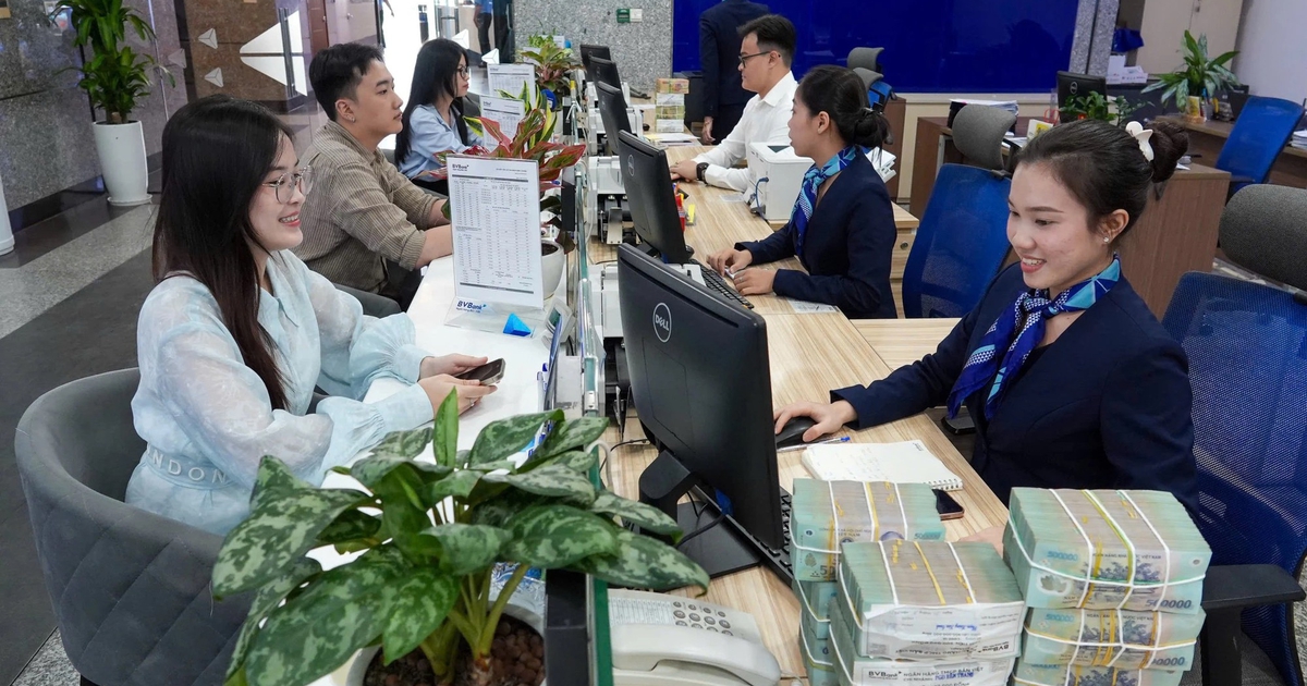 Lãi suất tiết kiệm quay đầu giảm