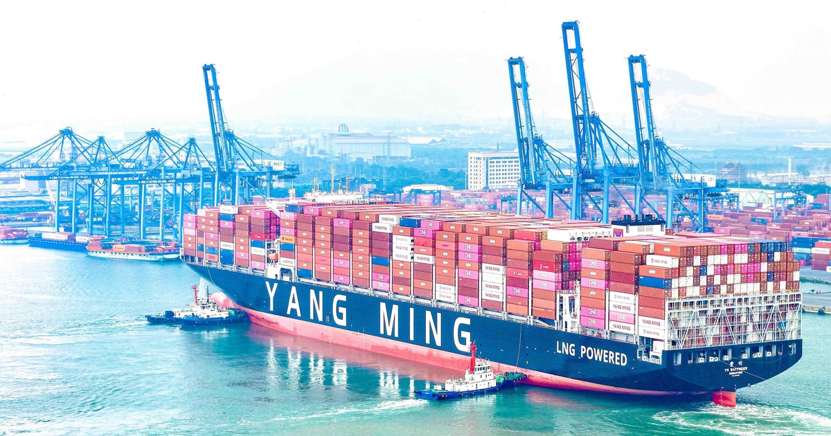 Tân Cảng - Cái Mép lần đầu tiên đón tàu "khủng" sử dụng nhiên liệu kép