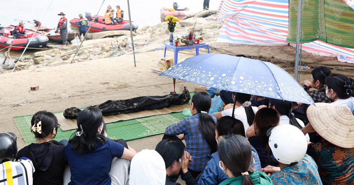 Nghi mẹ nhảy cầu cùng con nhỏ, đã tìm thấy thi thể bé trai 2 tuổi