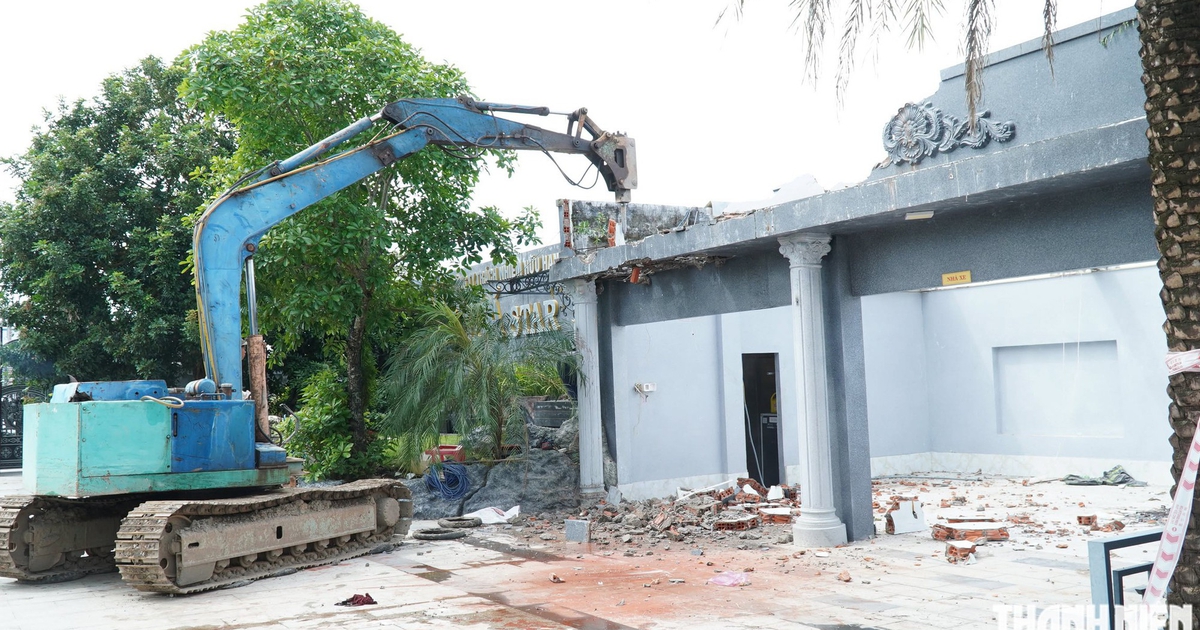 Phường kiến nghị giữ nhà mồ trong khuôn viên "tòa nhà đẹp nhất Cà Mau"