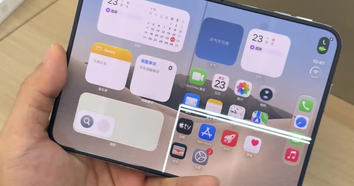iPhone Duo xuất hiện vết nứt gần bản lề?