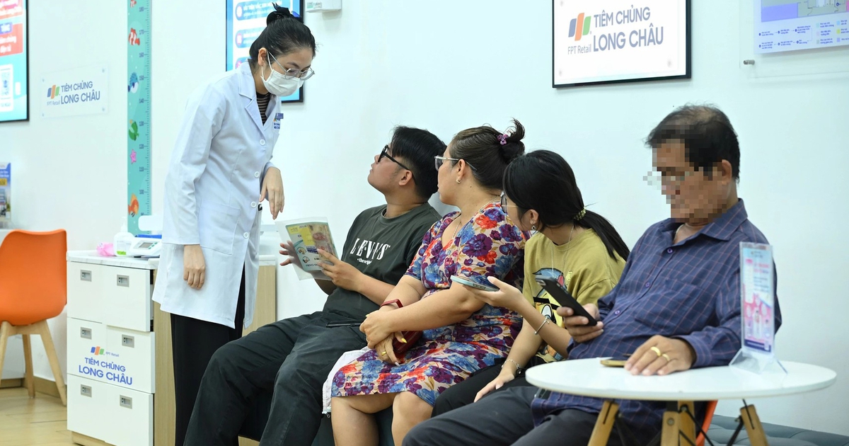 Nhiều người quan t&acirc;m ti&ecirc;m vắc xin ph&ograve;ng n&atilde;o m&ocirc; cầu sau th&ocirc;ng tin ca bệnh