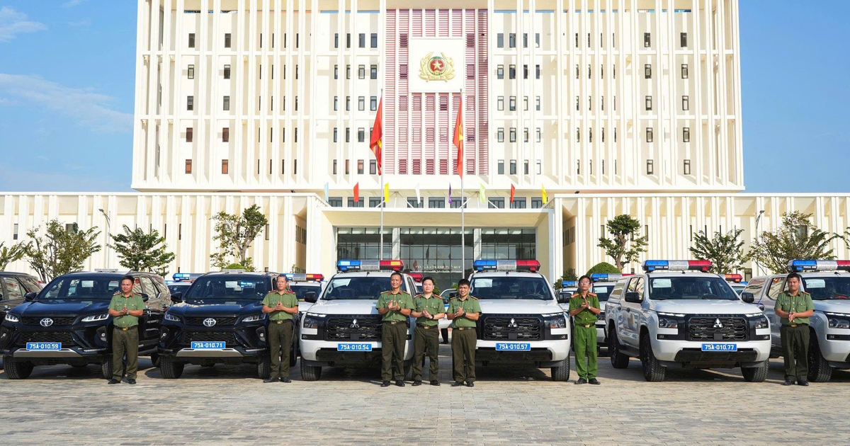 Huế trang cấp dàn xe bán tải hiện đại cho công an xã, phường