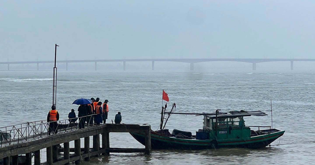 Chìm tàu cá ở biển Thiên Cầm, 1 người tử vong, 1 người mất tích