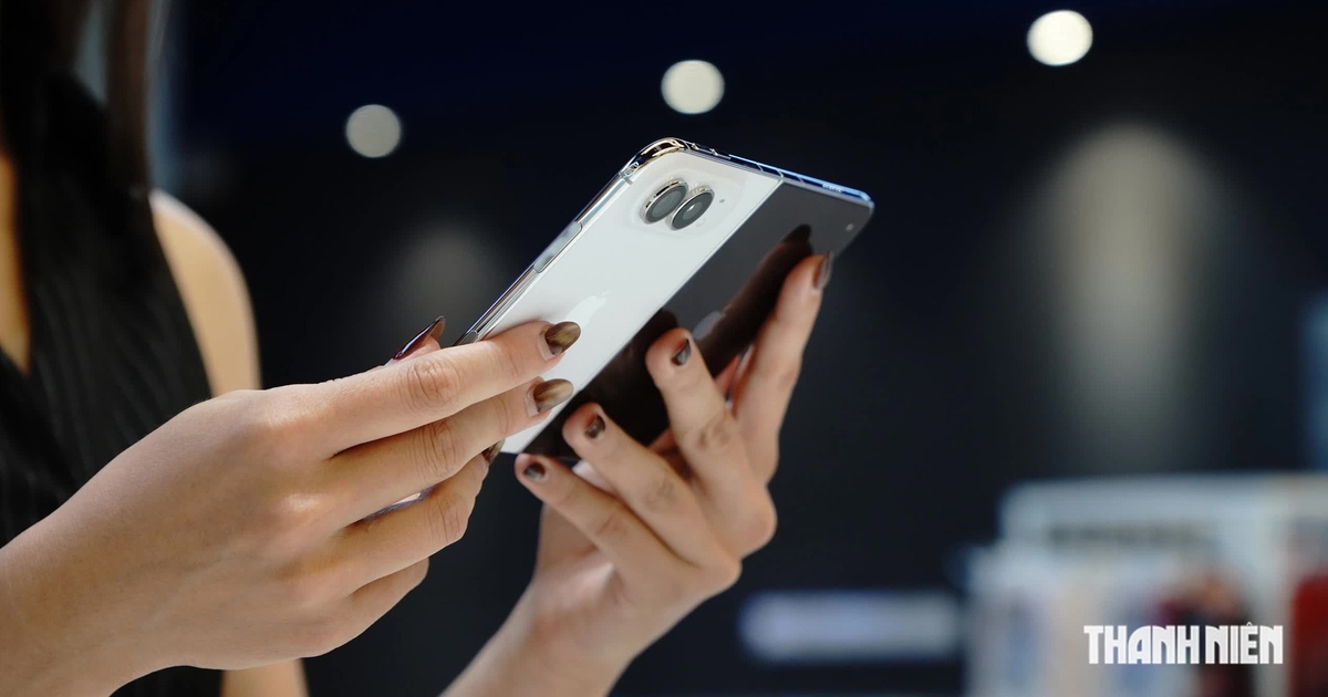 Apple bị tố vội vàng tung iPhone Duo ra thị trường?