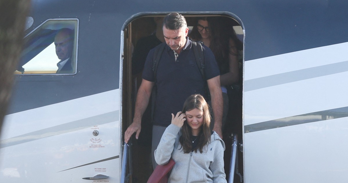 H&eacute; lộ kế 'dương đ&ocirc;ng k&iacute;ch t&acirc;y' gi&uacute;p &ocirc;ng Flavio Bolsonaro đến Mỹ