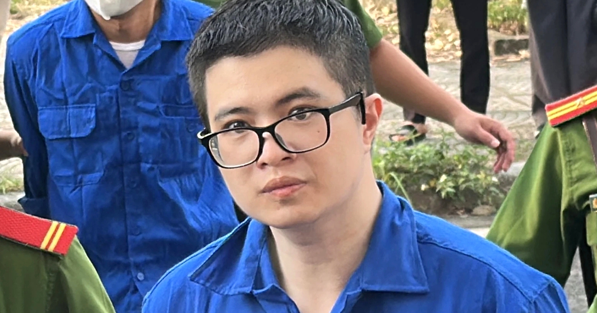 Mỗi khi hưng phấn, Mr Pips vung tiền mua siêu xe và trang sức, "cản không được"