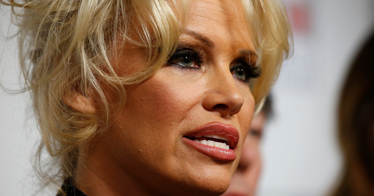 'Bom sex' Pamela Anderson từng 'phá sản' vì chi phí điều trị bệnh hiểm nghèo