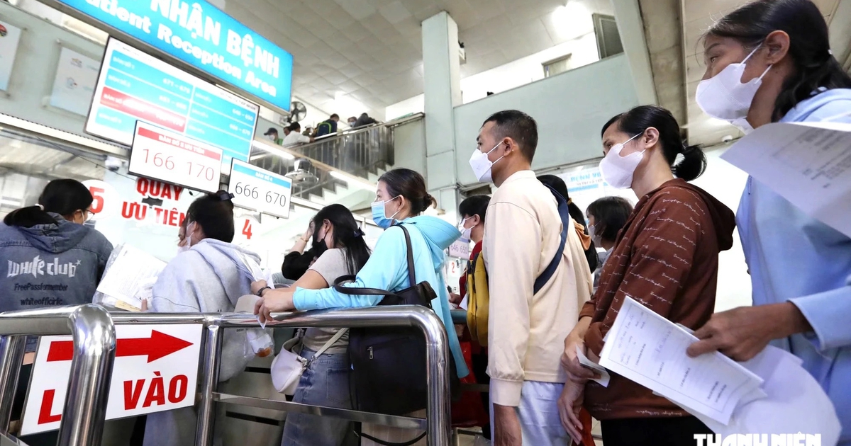 Cử tri TP.HCM phản ánh vì sao khám dịch vụ nhanh, BHYT chờ lâu?