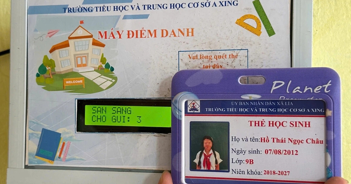 Hai học sinh miền n&uacute;i Quảng Trị s&aacute;ng tạo m&aacute;y điểm danh điện tử