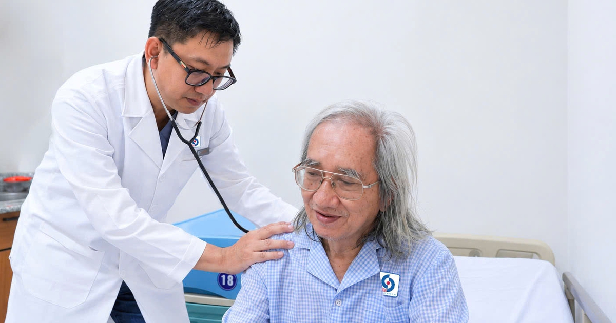 Nhà văn Nhật Chiêu bị nhồi máu cơ tim cấp khi dọn sách do nhà ngập