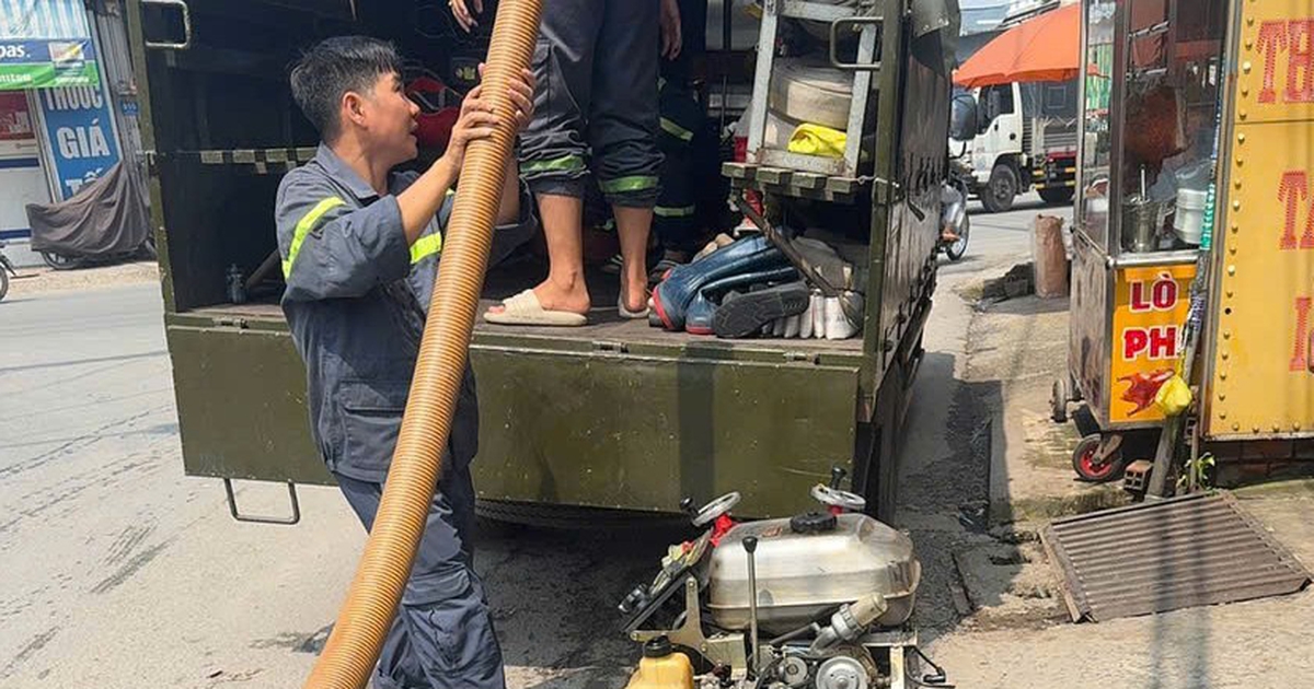 Xã vùng ven TP.HCM đưa máy bơm chống ngập đường Công Nghệ Mới
