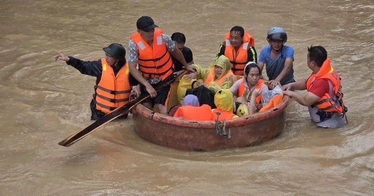 Miền Trung sắp hứng mưa lớn trên 600 mm, hàng loạt địa phương nguy cơ ngập lụt
