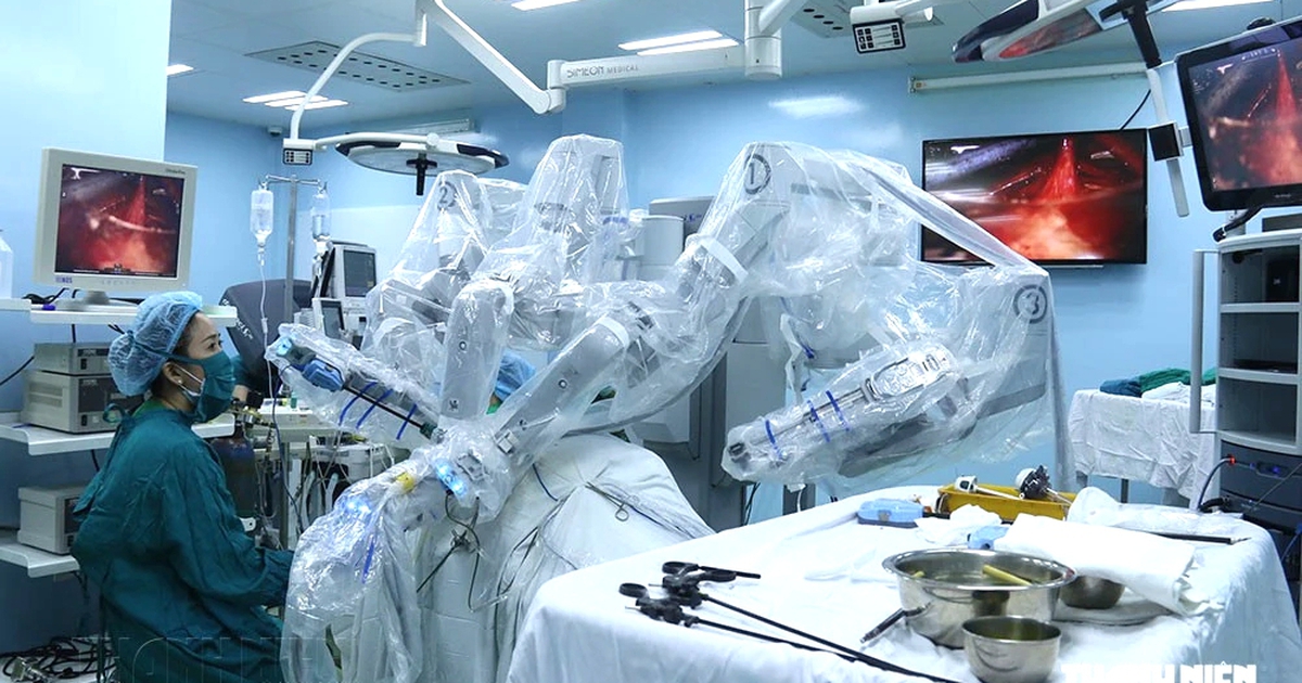 Phẫu thuật robot: Cần bảo hiểm y tế chia sẻ gánh nặng chi phí với người bệnh