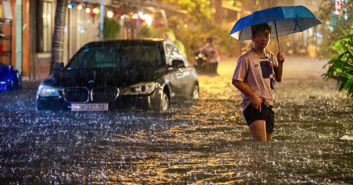 Vì sao Nam bộ và Trung bộ mưa lớn dồn dập?