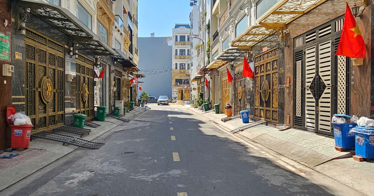 Bất bình tình trạng 'ép' đóng tiền rác tháng 13 tại TP.HCM