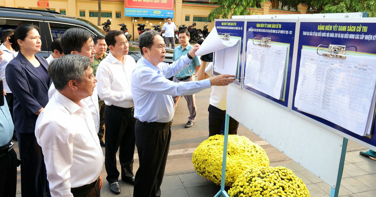 Chủ tịch Quốc hội Trần Thanh Mẫn kiểm tra chuẩn bị bầu cử tại Cần Thơ