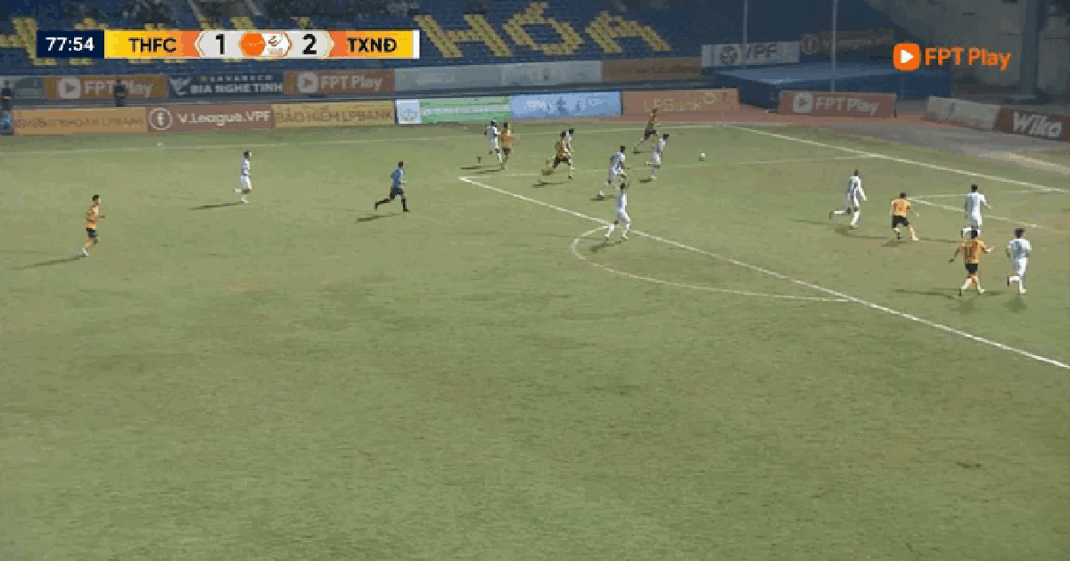 HLV Thanh Hóa cảm động nghẹn ngào vì học trò quả cảm, HLV Nam Định không trách cứ Xuân Son