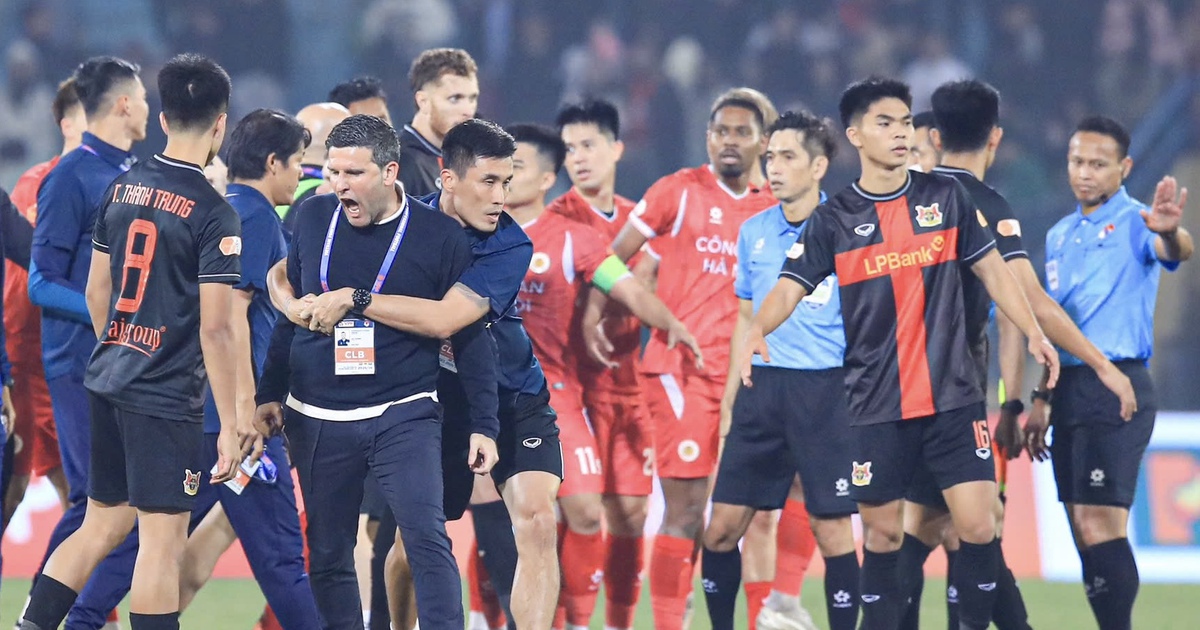 Trọng tài Malaysia bị Ninh Bình phản ứng dữ dội vì thu hồi thẻ vàng của Đình Trọng: Lý do 'quay xe' là...