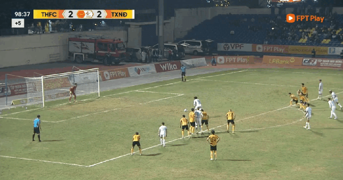 Thanh Hóa ý chí quá ‘khủng khiếp’, bắt Nam Định chia điểm cực kịch tính: Xuân Son sút penalty dội cột dọc