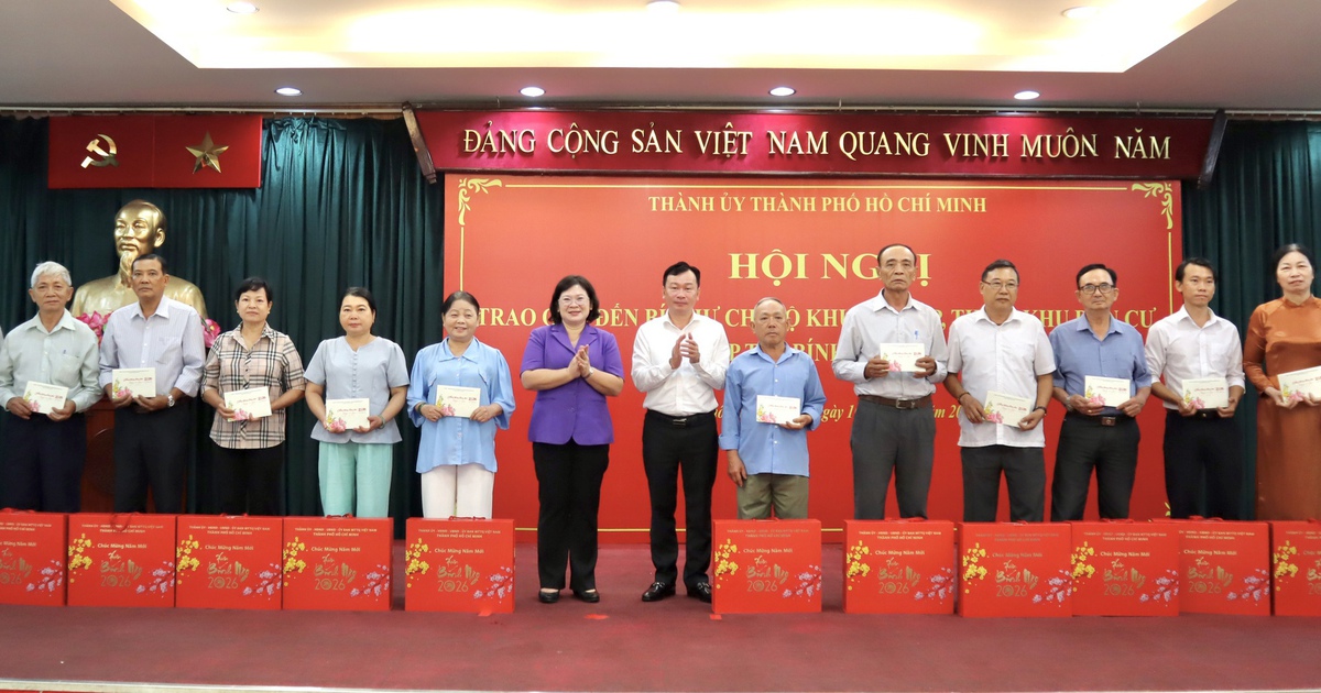 TP.HCM: 261 bí thư chi bộ nhận quà tết, những người âm thầm gắn bó với dân