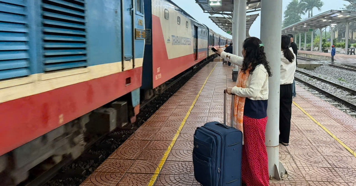 'M&ugrave;i tết' tr&ecirc;n những chuyến t&agrave;u cuối năm