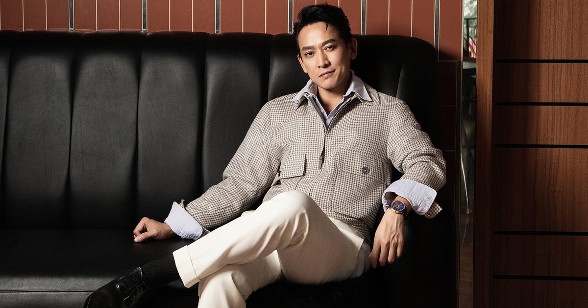 Vẻ ngoài của 'quý ông độc thân' Hứa Vĩ Văn ở tuổi 46