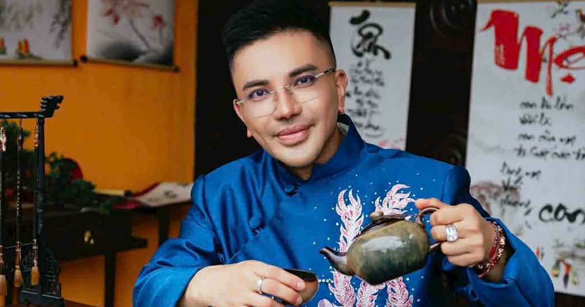 CEO Kevin Nguyễn diện áo dài lịch lãm, gửi lời chúc tết Xuân Bính Ngọ