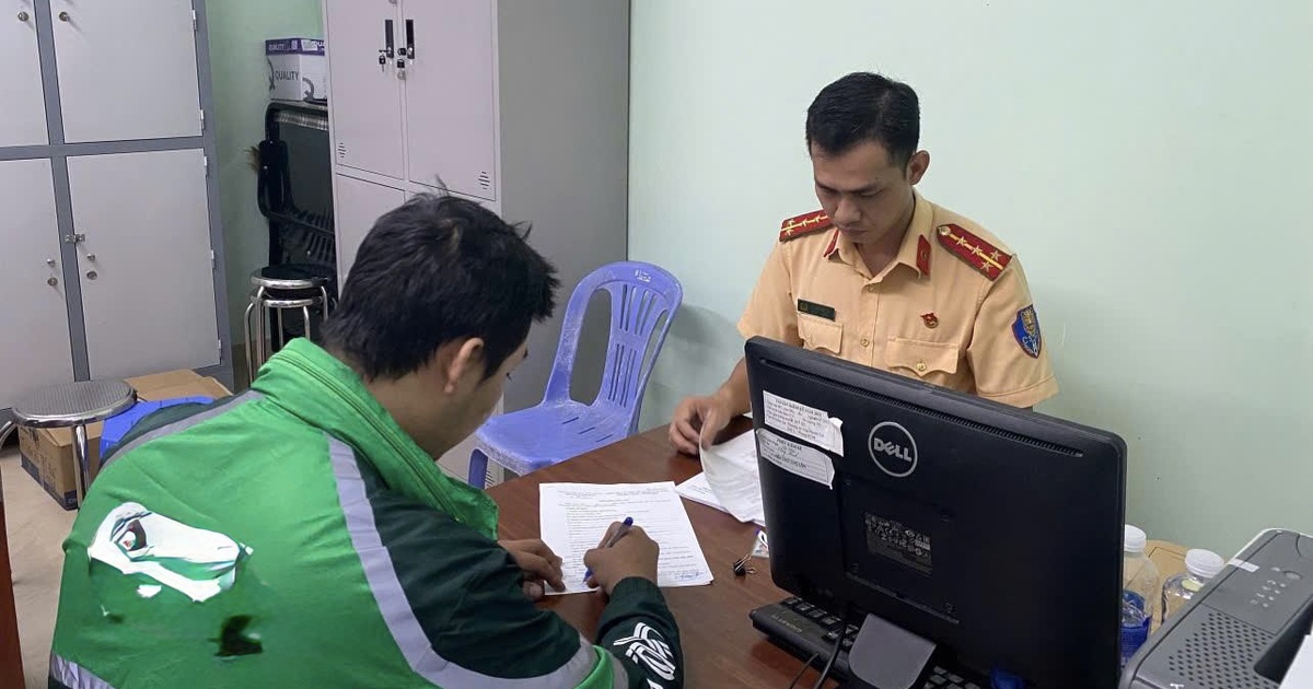 CSGT Chợ Lớn xử phạt 5 triệu đồng một TikToker vì đăng thông tin sai quy định