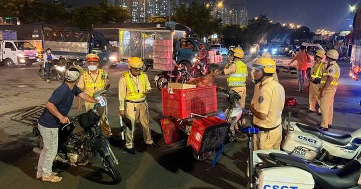 Xe container chạy lùi tông tử vong 1 người ở chợ đầu mối Thủ Đức, TP.HCM