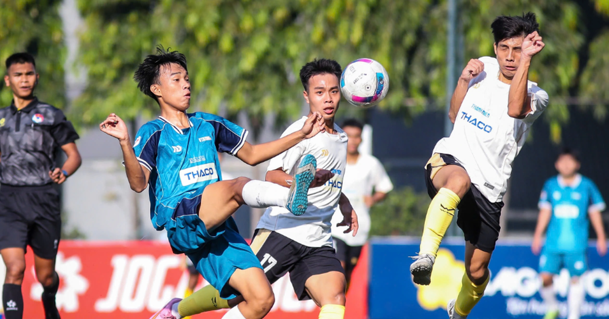 Đau chân khi đá bóng, khi nào cần đi khám?