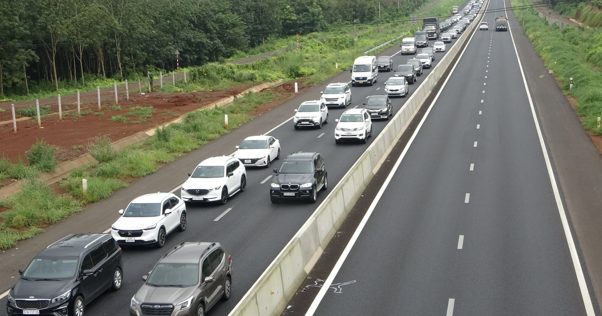 Phát 23.000 tờ rơi 'hướng dẫn sử dụng cao tốc' chạy tuyến Bắc - Nam