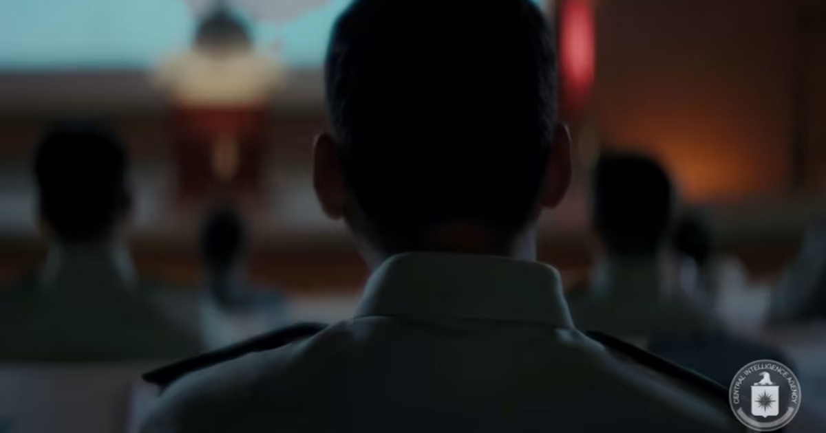 CIA tung video l&ocirc;i k&eacute;o sĩ quan qu&acirc;n đội Trung Quốc
