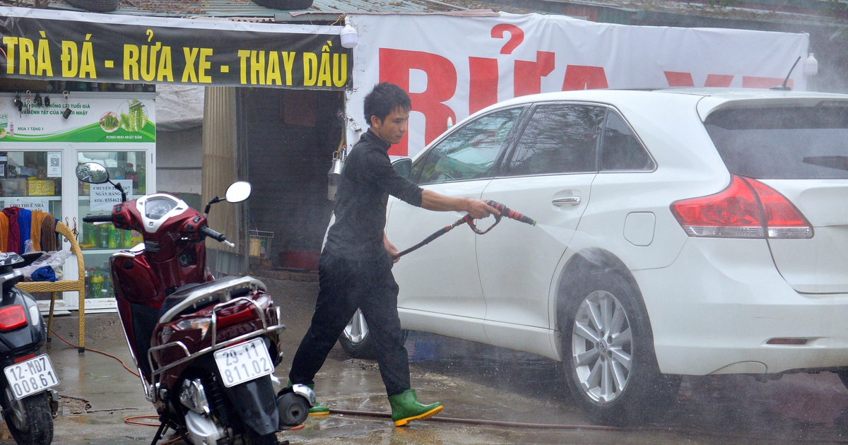 Giá tăng từng ngày, dịch vụ rửa xe 'hốt bạc' dịp cận tết