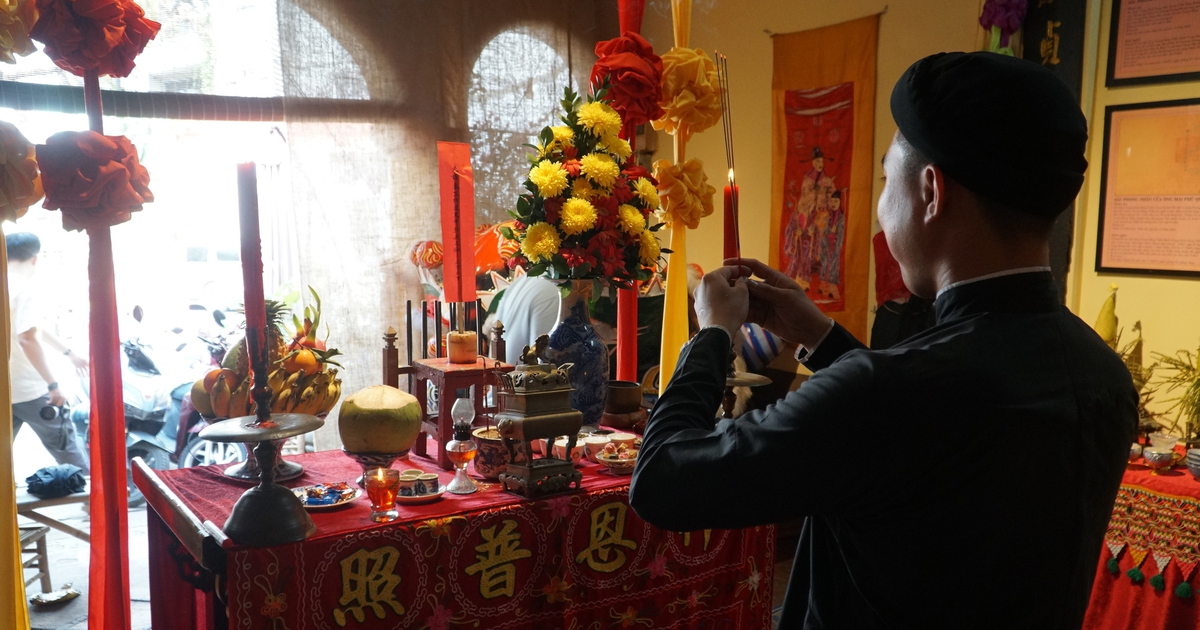 B&agrave;n thờ c&uacute;ng giao thừa kiểu Nam bộ xưa được t&aacute;i hiện tại ng&ocirc;i đ&igrave;nh trăm tuổi