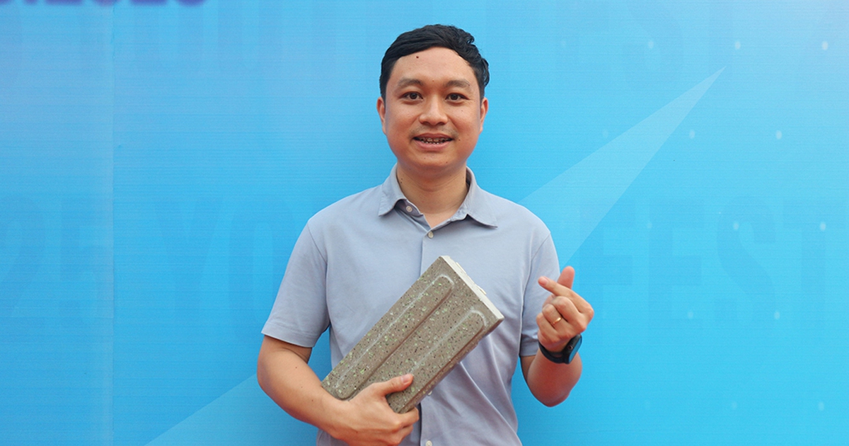 Trở thành phó giáo sư năm 34 tuổi