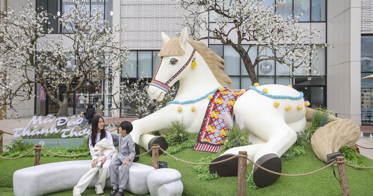 Ngắm dàn linh vật ngựa độc đáo đón xuân Bính Ngọ 2026 ở Hà Nội