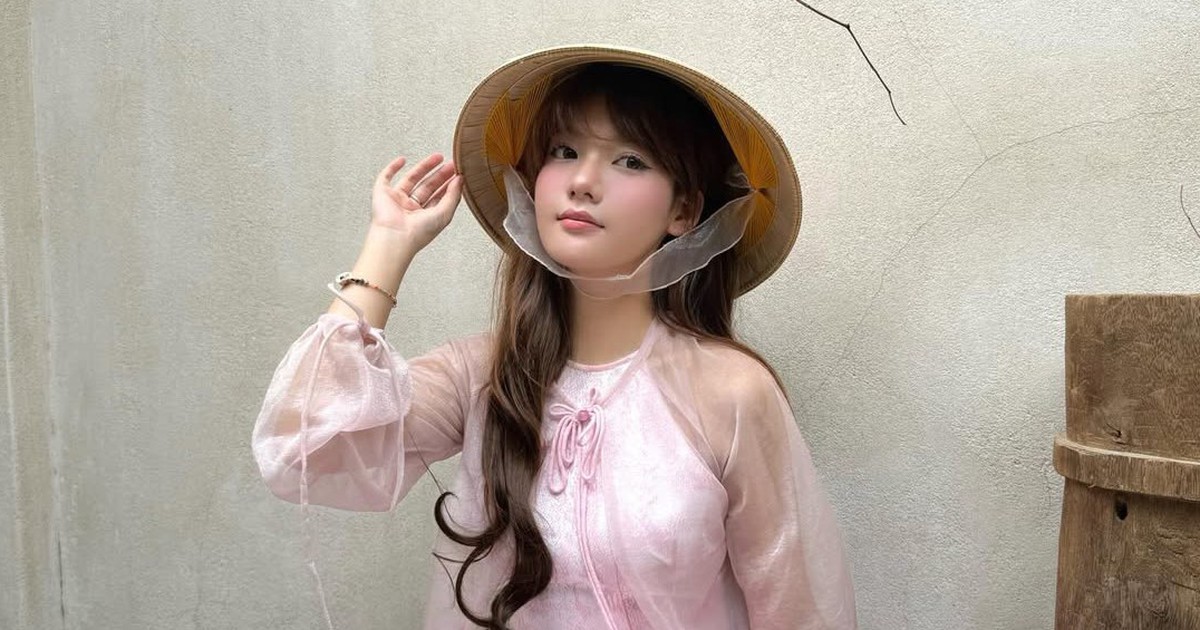 Du xuân duyên dáng cùng chiếc nón lá truyền thống