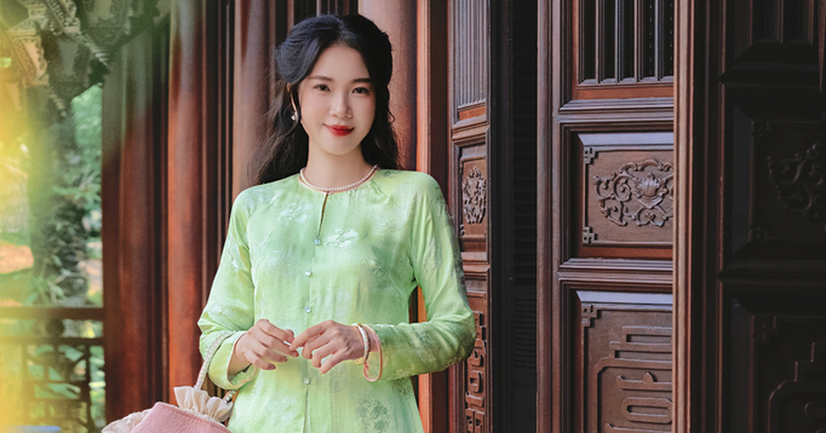 Trang phục từ chất liệu truyền thống lụa, gấm, voan lên ngôi ngày đầu năm