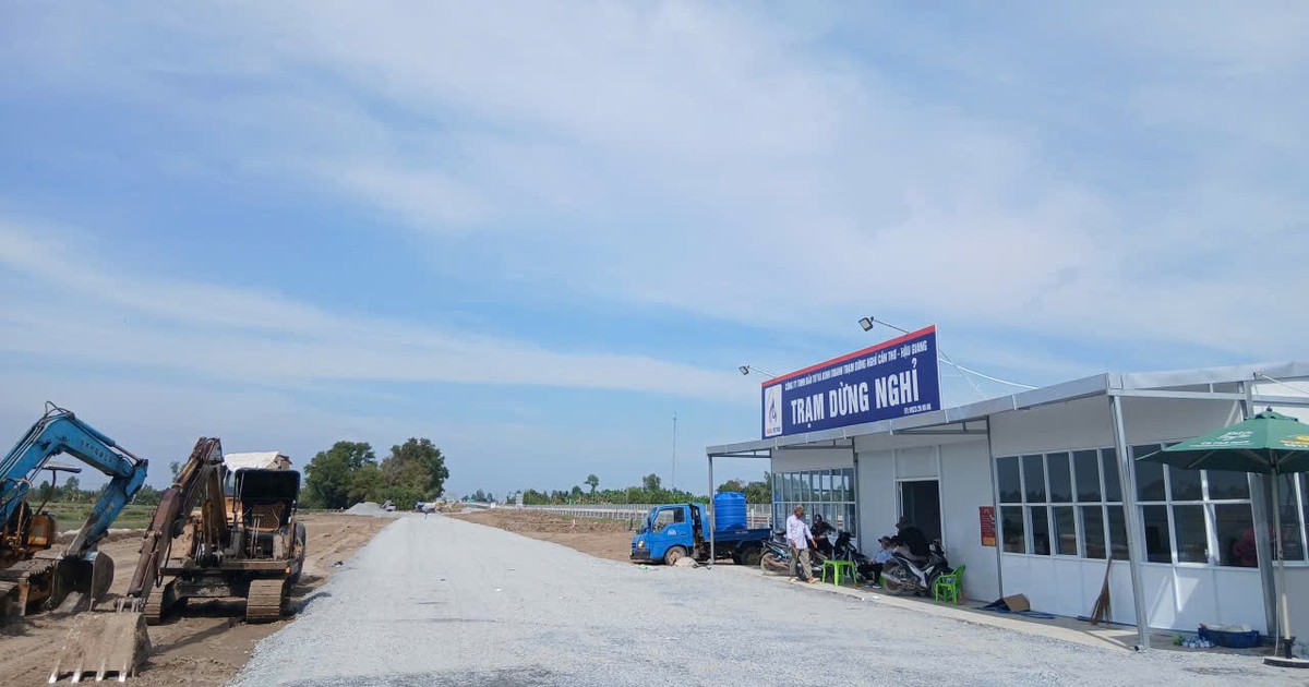 Cao tốc Cần Thơ - Cà Mau khai thác tạm 2 trạm dừng nghỉ trong dịp tết