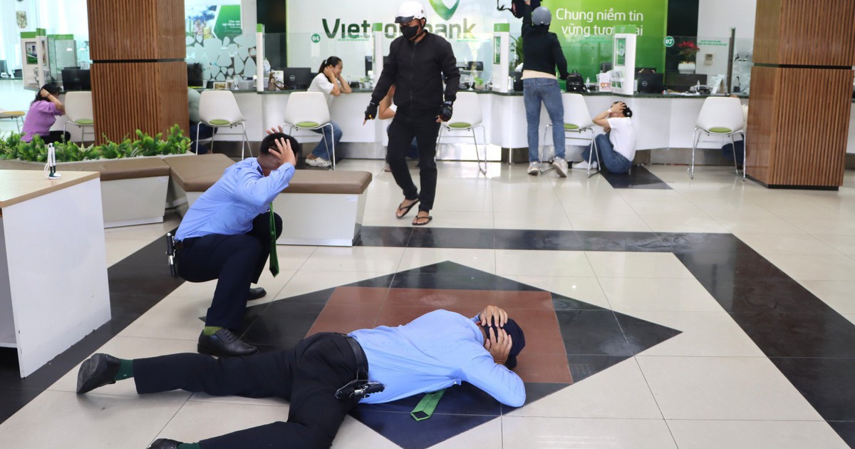 Diễn tập chống cướp ngân hàng tại Cà Mau, tình huống giả định cuối giờ giao dịch